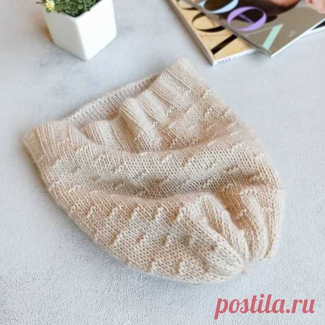 ⠀⠀ОПИСАНИЕ шапки бесплатно 🙌.
⠀
⠀⠀Плотность 21п - 10см, 33р -10см.
⠀
⠀⠀Вам понадобиться ⏬⏬⏬:
⠀
⠀⠀✔ Спицы круговые 40см номер 3 и 4.
⠀⠀✔ Пряжа: для верха любая, подходящая под указанную плотность, (меня бобинный кашемир) - 50гр. По метражу 90м/50гр. Подойдет альпака, норка, ангора, любая смесовка. Верхнюю часть вяжем не сильно плотно. Шапка должна получиться мягкой и воздушной. Пряжа для подклада: мериносовая шерсть 125м/50гр - 1 моток (50гр). Меринос немного стянет шапку....