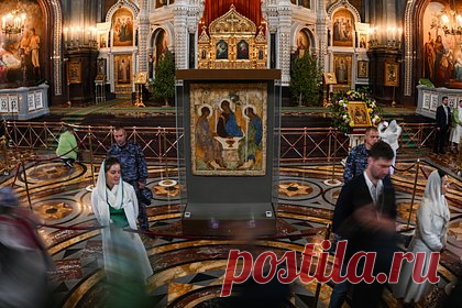 Швыдкой назвал передачу «Троицы» РПЦ справедливым решением. Спецпредставитель президента России по международному культурному сотрудничеству Михаил Швыдкой назвал передачу иконы «Святая Троица» Андрея Рублева РПЦ справедливым решением. Государственный деятель добавил, что считает важным не то, кто владеет иконой, а то, как ее сохранить для будущего.