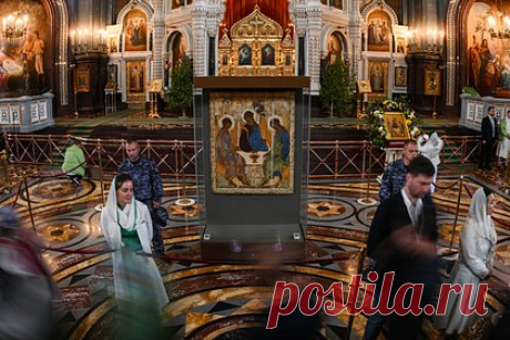 Швыдкой назвал передачу «Троицы» РПЦ справедливым решением. Спецпредставитель президента России по международному культурному сотрудничеству Михаил Швыдкой назвал передачу иконы «Святая Троица» Андрея Рублева РПЦ справедливым решением. Государственный деятель добавил, что считает важным не то, кто владеет иконой, а то, как ее сохранить для будущего.