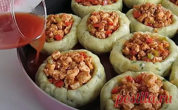 почти фаршированный перец, но только из картошки с начинкой из куриной грудки