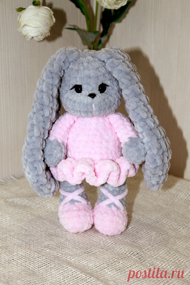 PDF Зайка балеринка Лика крючком. FREE crochet pattern; Аmigurumi toy patterns. Амигуруми схемы и описания на русском. Вязаные игрушки и поделки своими руками #amimore - зайка из плюшевой пряжи, заяц, плюшевый зайчик, кролик, зайчонок, крольчонок.