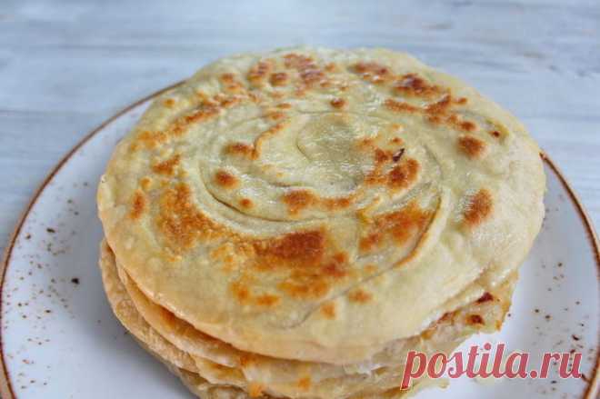 Катлама с луком. Узбекские слоеные лепешки на сковороде