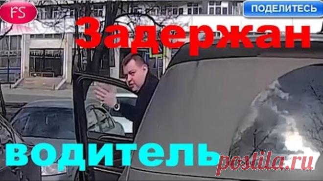 В Москве внедорожник Mercedes не пропустил машину скорой, которая ехала на вызов к ребёнку