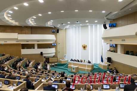В России предложили запретить повышать арендную плату для бизнеса. Комитет Совета Федерации по экономической политике из-за санкций предложил запретить повышать арендную плату для малого и среднего бизнеса для земли и помещений, находящихся в государственной собственности. Письмо с просьбой наложить мораторий было направлено на имя главы Минэкономразвития Максима Решетникова.