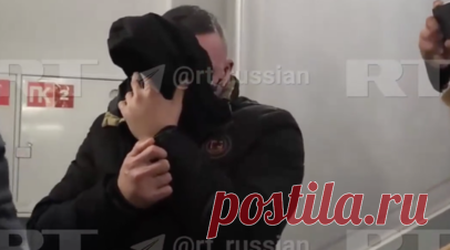 В петербургский суд прибыл второй подозреваемый в убийстве Новака и его жены. В петербургский суд прибыл второй подозреваемый в убийстве криптомошенника Романа Новака и его жены в ОАЭ. Читать далее