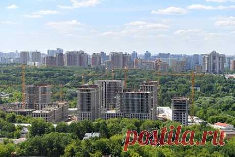 Москвичи стали активнее покупать жилье в новостройках. В августе 2022 года количество сделок на первичном рынке Старой Москвы увеличилось на три процента относительно июля того же года. Всего за восьмой месяц текущего года было оформлено 5,1 тысячи договоров долевого участия (ДДУ), показатель седьмого месяца составил 4,9 тысячи сделок.