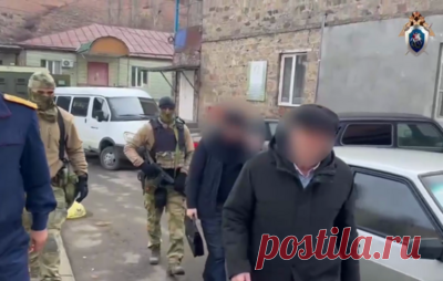 В Дагестане на экс-чиновников завели дело о злоупотреблении полномочиями. Чиновники не провели оценку технического состояния жилья и передали помещение, что привело к нарушению прав сироты на достойное жилье и интересов общества и государства