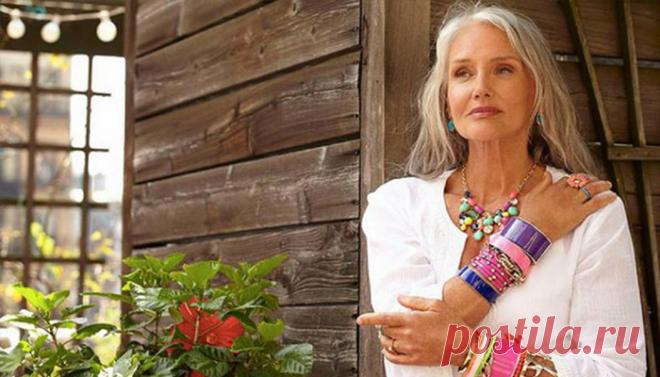 10 секретов молодости
Челка Челка помогает скрыть морщинки на лбу и делает лицо визуально моложе. Использование антиоксидантов Антиоксиданты защищают кожу от воздействия окружающей среды, нейтрализуя свободные радикалы – молекулы, провоцирующие повреждение клеток дермы. Антиоксиданты содержатся в определенных продуктах — например, в винограде, голубике, шпинате. Но пища не в состоянии восполнить...
Читай дальше на сайте. Жми подробнее ➡