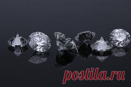 Мировые цены на бриллианты упали до трехлетнего минимума. Мировые цены на бриллианты массой 1 карат упали до минимума с ноября 2020 года. С начала января 2023-го они подешевели на 8,4 процента, а за год — на 23,9 процента. Их стоимость падает с весны 2022 года из-за слабого спроса на драгоценные камни и ювелирные украшения на крупнейших рынках.