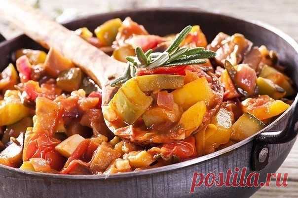 Сочное Овощное рагу: Польза и море вкуса без калорий в каждой ложке Сочное и очень нежное блюдо! Готовьте его каждое лето!