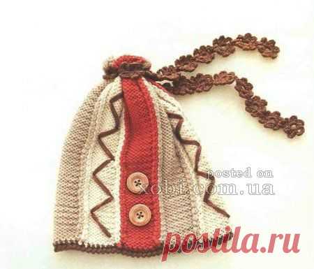 разноцветная шапочка с пуговицами