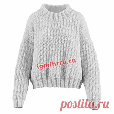 Короткий шерстяной пуловер крупной вязки. Вязание спицами со схемами и описанием