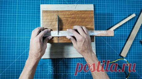 Изготовление настольной мини-пилы 12 В Бывает так, что без циркулярной пилы в домашних условиях не обойтись. Нужно нарезать ровно и аккуратно ДВП или штапики. А ручная пила или электрическая «пчелка» с большими зубьями не подходят.Сегодня я расскажу, как сделать настольную циркулярную мини-пилу для тонких работ по дереву. Подобное