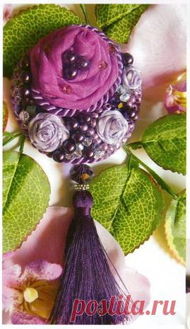 Текстильно-бисерная брошка своими руками