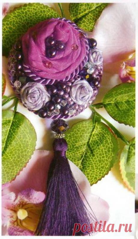 Текстильно-бисерная брошка своими руками