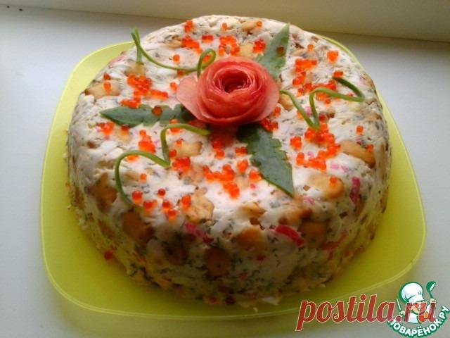 Закусочный торт-салат с крекерами и крабовыми палочками