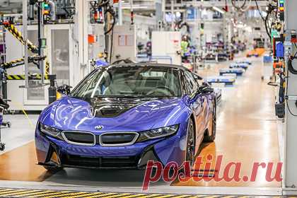 Автогиганты отказались снижать цены. Немецкие автопроизводители BMW и Daimler планируют сохранить стоимость подорожавших автомобилей на нынешнем уровне даже после того, как решится проблема дефицита компьютерных чипов. Компании намерены установить нужный для себя объем поставок и ограничивать его при необходимости.