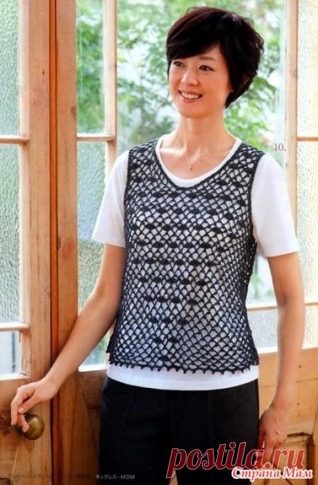 Ажурные безрукавка с треугольными вставками из другого узора. Крючок.