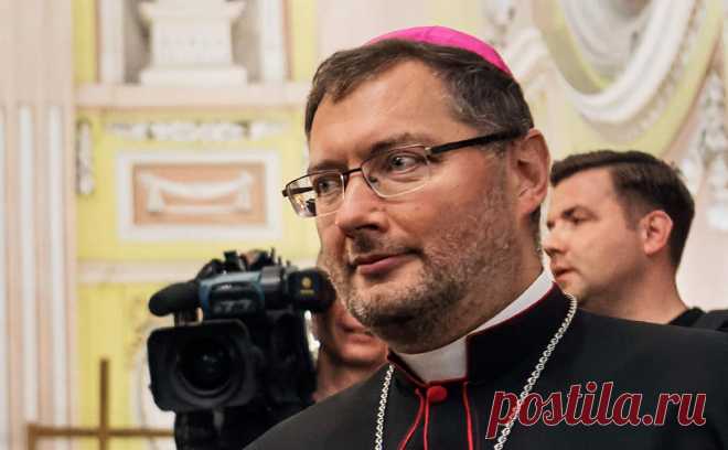 Киев вызвал представителя Ватикана после слов папы римского о белом флаге. МИД Украины выразил разочарование из-за слов понтифика о белом флаге. В ведомстве подчеркнули, что ждали не этого, а «сигналов в сторону мирового сообщества о необходимости немедленного объединения сил»
