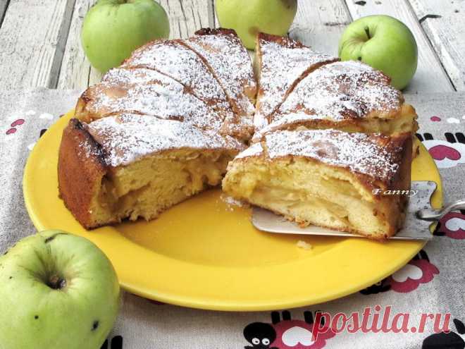 Шарлотка с яблоками и ванилью