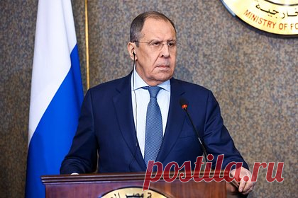 Глава МИД оценил планы Запада разделить Россию и Украину. Глава МИД России Сергей Лавров во время визита на 201-ю российскую военную базу в Душанбе заявил, что Украина долгое время «вскармливалась» США в сугубо русофобском ключе. Однако, по его словам, несмотря на это, планам западных государств по разделению России и Украины не суждено сбыться.
