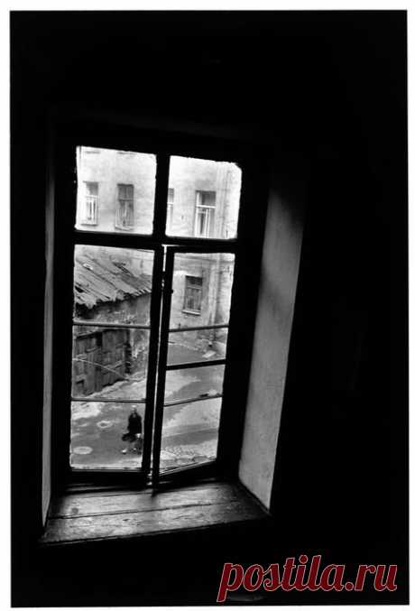 Inge MORATH :: Dostoievsky's St. Petersburg view from Raskolkinow's window. USSR, 1967  |  Pinterest: инструмент для поиска и хранения интересных идей