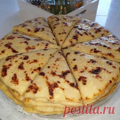 ДЕВЧАТА, Я ПОДСЕЛА НА ЭТИ ВКУСНЯШКИ!
Готовлю и на завтрак и на ужин, - идеальное сочетание продуктов. Не забудьте добавить сметану!

Нам понадобится:
1 кг картошки
250г соленого сыра
2 стакана муки
50г сливочного масла

Приготовление:

Сделать пюре с добавлением сливочного масла и соли.
Натереть сыр на терке и добавить в пюре,размешать.
Добавить муку,замесить тесто,если липнет к рукам,добавить еще муки. Разделить тесто на несколько частей,раскатать в лепешку каждый кусок т...