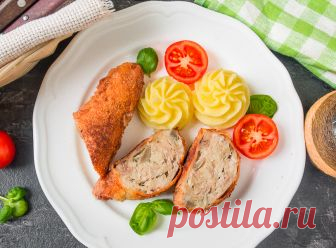 Фаршированные окорочка с грибами на Вкусном Блоге Апдейт фото к рецепту от 01.12.2009. Блюдо это несколько хлопотное но оооочень вкусное. Фаршированные окорочка займут достойное место на вашем праздничном столе – причем как в качестве горячего блюда, так и в качестве холодной закуски – остуженные и нарезанные ломтиками. Я уже практически точно решила включить их в свое новогоднее…