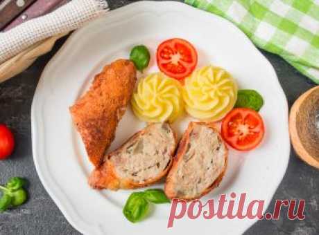 Фаршированные окорочка с грибами на Вкусном Блоге Апдейт фото к рецепту от 01.12.2009. Блюдо это несколько хлопотное но оооочень вкусное. Фаршированные окорочка займут достойное место на вашем праздничном столе – причем как в качестве горячего блюда, так и в качестве холодной закуски – остуженные и нарезанные ломтиками. Я уже практически точно решила включить их в свое новогоднее…