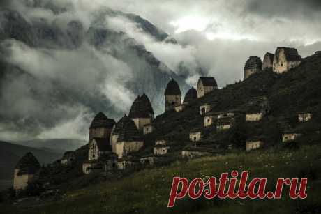 Некрополь у селения Даргавс (Северная Осетия) в кадре Александры Кузнецовой: nat-geo.ru/community/user/205769