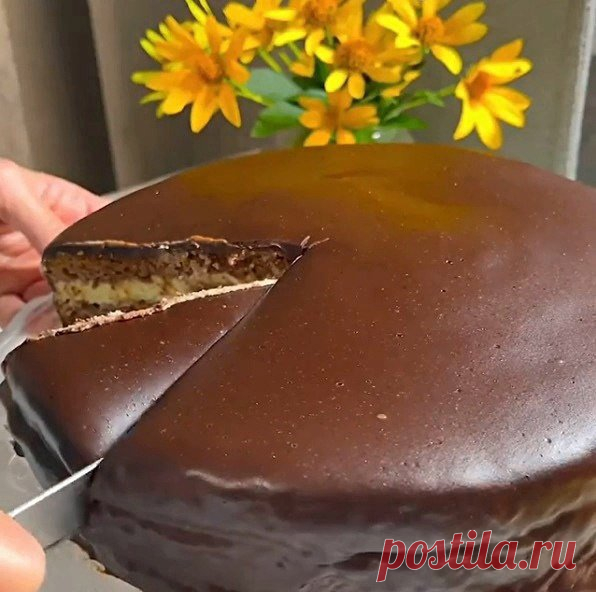 ТОРТ ЭСКИМО

Очень мягкии бисквит с сочетании с нежным кремом и шоколадной глазурью - это просто мечта всех сладкоежек

Ингредиенты:

Бисквит

Яица - 4 шт
Сахар - 150 гр
Вода - 100 мл
Мука - 130 гр
Разрыхлитель - 1 ч. л.
Какао - 2 ст.л.

Крем

Яица - 2 шт
Сахар - 50 г
Сгущенное молоко - 1/2 банки
Ванильныи сахар - 1 ст.л.
Крахмал - 2 ст. л.
Молоко - 250 мл
Сливочное масло - 200 гр

Глазурь

Какао - 3 ст. л.
Сахар - 3 ст. л.
Сметана - 5 ст. л.
Сливочное масло - 50 гр
Темный...