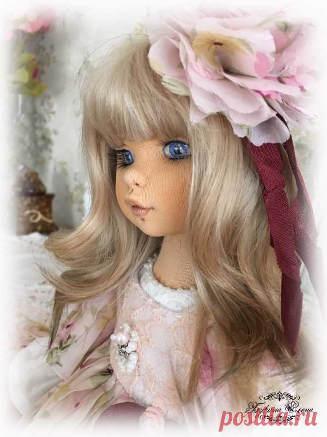#текстильныекуклы#коллекционныекуклы#авторскиекуклы#artdoll#dollartist#doll#dollmaker#fabricdoll#textiledoll#embroidery#embroidereddoll#interiordoll#clothedoll#handmade#handmadedoll#интерьернаякукла#хендмейд#рукоделие#handmadedoll#кукларучнойработы#коллекционнаякукла#интерьернаякукла#ярмаркамастеров#будуарнаякукла#куклаболтушка#кукольнаяодежда#ручнаяработа#купитькуклу#кукольнаяобувь