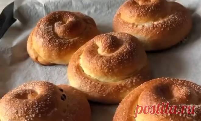 Булочки с шоколадом из ночного теста простой рецепт пошаговый Как сделать Булочки с шоколадом из ночного теста простой рецепт домашний. Очень удобно, вечером замесить тесто, а утром приготовить вкусную выпечку. 150 мл воды, 7 гр сухих дрожжей 100 гр сливочное масла, 100 гр сахара, 1 пакетик ванильного сахара 0,5 ч. ложки соли 2 яйца, 470 гр муки