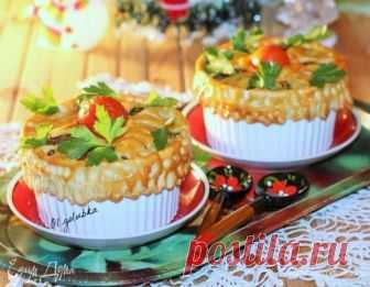 Тушеное мясо в горшочке. Ингредиенты: мясо, растительное масло, лук репчатый Вкусное и ароматное блюдо с мясом и картофелем в сметано-томатном соусе, и с крышечкой из слоеного теста.