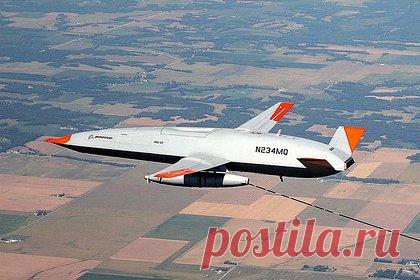 Управление беспилотниками ВМС США доверят ВВС. В будущем управление беспилотными летательными аппаратами (БПЛА) Военно-морских сил (ВМС) США смогут доверять Военно-воздушным силам (ВВС) и наоборот. Об этом со ссылкой на контр-адмирала ВМС Эндрю Луазеля сообщает The Drive. Согласно изданию, речь идет, в частности, о беспилотном топливозаправщике MQ-25 Stingray.