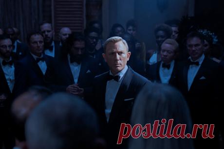 «Не время умирать» стал самым кассовым голливудским фильмом эпохи пандемии. Прокатные сборы 25-го фильма о Джеймсе Бонде «Не время умирать» превысили 733 миллиона долларов (более 53 миллиардов рублей). Таким образом, шпионский боевик стал самой кассовой голливудской кинокартиной 2021 года и эпохи пандемии в целом. Единственным конкурентом «Не время умирать» смог стать только «Форсаж 9».