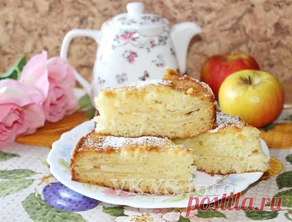 Очень модный в этом сезоне заливной пирог с яблоками (на кефире)