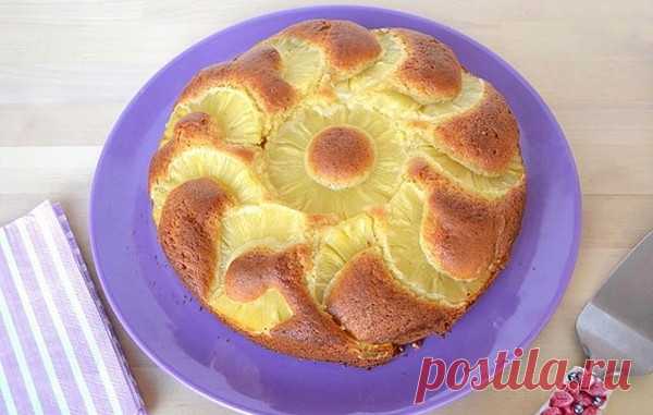 Кекс с ананасами
Вкуснейший кекс в дольками консервированного ананаса, в тесто вместо молока добавляем ананасовый сироп, который придает тесту неповторимый аромат и вкус.