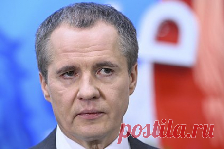 Власти Белгорода задумали укрепить фасады ТЦ и магазинов. Власти Белгорода задумали укрепить местные ТЦ и магазины со стеклянными фасадами. О решении соответствующего вопроса рассказал губернатор Белгородской области Вячеслав Гладков в ходе прямого эфира, проведенного на личной странице во «ВКонтакте». Он отметил, что обсудил этот момент с мэром города Валентином Демидовым.