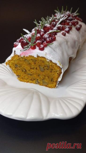 Кекс морковный. В основе кекса — свежая морковь, придающая им естественную сладость и сочность. Пряности, такие как корица, мускатный орех и имбирь, создают теплый и уютный вкус, а хрустящие кусочки грецкого ореха добавляют приятную текстуру и насыщенный ореховый аромат. 

Нам понадобится :
Морковь очищенная 300  гр;
Яйца 2 шт;
Масло растительное 100гр;
Мука 200 гр;
Сахар 150 гр;
Орехи грецкие очищенные 60 гр;
Разрыхлитель 1 ч. л;
Сода 1/2 ч. л;
Соль щепотка ;
Пряности в о...