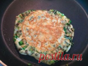 Негиши или блинчики с луком, беконом и рыбой