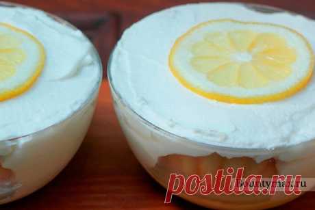 Десерт со взбитыми сливками и лимонным сиропом - ммм! вкуснатищщща!
