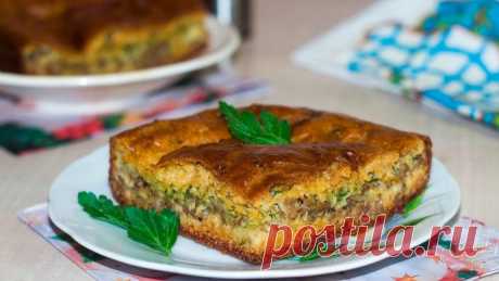 Пирог на кефире с мясом Ингредиенты:Мука – 320 грКефир – 1 стаканРастительное масло – 20 млСоль – по вкусуЯйцо – 1 штСода - щепоткаСвинина – 500 грЛук – 2 штЧеснок – 1 зубчикЗеленьМолоко – 3 ст.л.КунжутПриготовление:&nbsp;Взбейте яйцо с солью. Добавьте кефир, масло, соду, муку и замесите мягкое, слегка липкое...