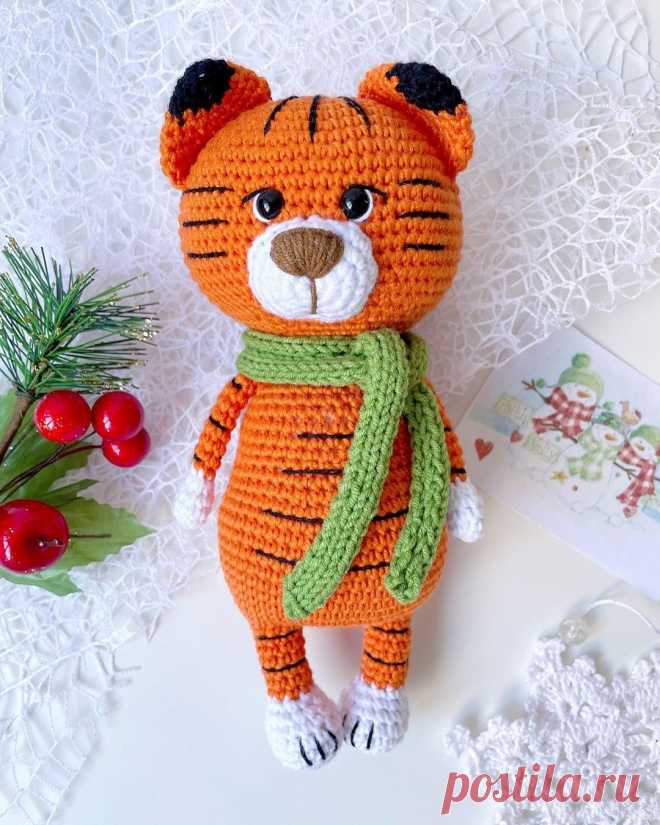 PDF Тигрёнок крючком. FREE crochet pattern; Аmigurumi animal patterns. Амигуруми схемы и описания на русском. Вязаные игрушки и поделки своими руками #amimore - тигр, тигрёнок к Новому году, тигрята, котик, кот, кошечка, кошка, котенок.