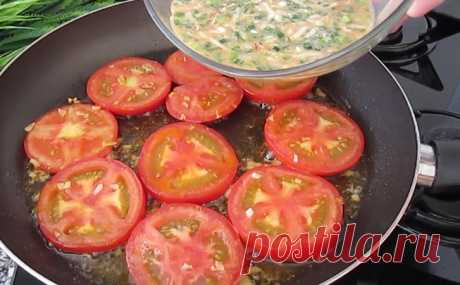Начинаем жарку яичницы с чеснока. Один штрих изменил вкус, и яичницу теперь просят каждый день