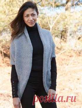 Жилет вязаный спицами одной деталью Удобный жилет спицами для женщин, выполненный из пряжи на основе акрила сдержанного серого цвета. Такую вещь можно носить каждый день...