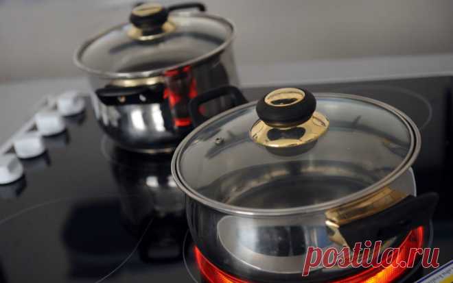 Как очистить стеклокерамическую плиту Поверхности эмалированных кухонные плит мы годами испытывали на прочност. Металлические мочалки, мощные отбеливающие абразивы и жирорастворяющие жидкости: чья-то плита выдержала, чья-то нет… Сейчас…