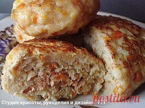 Котлеты СЕКРЕТ РЫБАЧКИ 

Я гоняюсь за ним уже полгода. Впервые попробовала его на дне рождения свекрови, в октябре, и сразу влюбилась в этот рецепт. Подруга свекрови принесла ей попробовать. Мне досталась тогда всего одна котлетка. Полгода я бегала за свекровью, упрашивая, чтобы она позвонила подруге и выпытала рецепт. 

Такого рецепта я в Интернете не видела: нежнейшие рыбные котлеты, которые при дегустации оказываются с секретом – начинкой из красной рыбки. Кстати, та са...