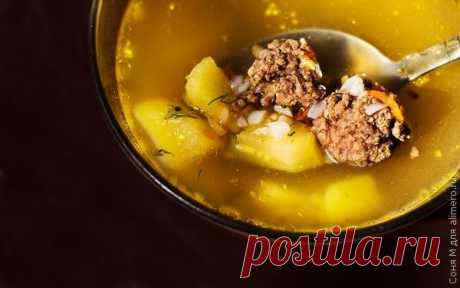 👌 Гречневый суп с фрикадельками, рецепты с фото Этот вкусный супчик очень нравится моим детям. Этим блюдом мои детки завтракают.
Итак, нам понадобится:
150 граммов говяжьего (телячьего) фарша
4-5 столовых ложек гречневой круп...