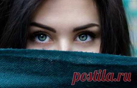 Как научиться читать собеседника по глазам